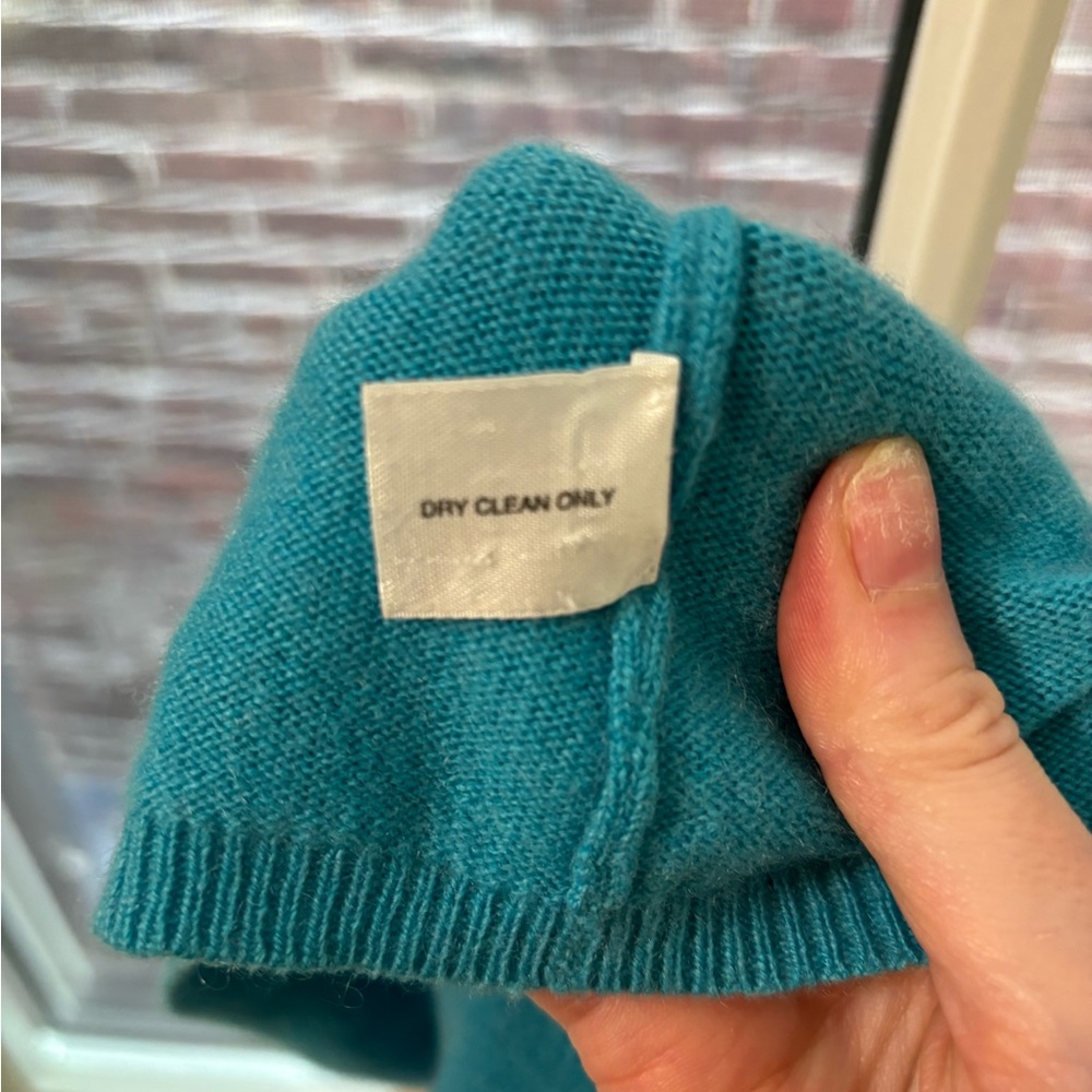 Beautiful Cashmere Floral Teal Sweater - Picture 3 of 11